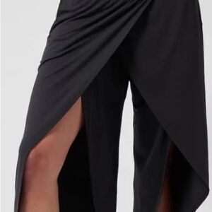 Athleta women’s medium release black pant